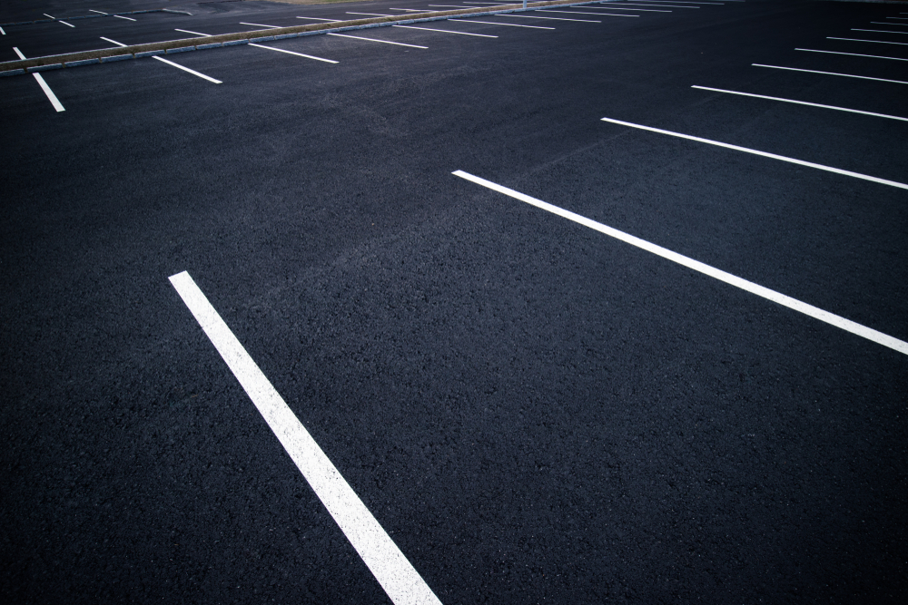Commercial Parking Lot Replacement vs Resurfacing in Illinois: How Business Owners Can Make the Right Call